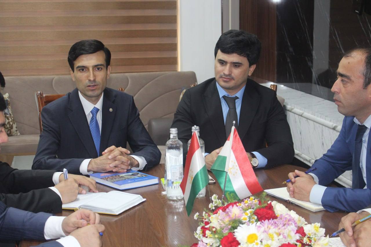 БАРГУЗОРИИ ХОНИШИ ИДОРАВӢ БАХШИДА БА РӮЗИ “ВАҲДАТИ МИЛЛӢ”